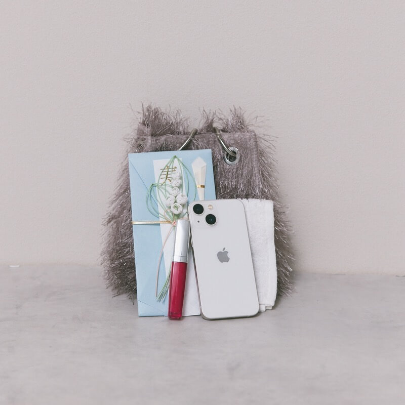 グレーのシャギーファーバッグ