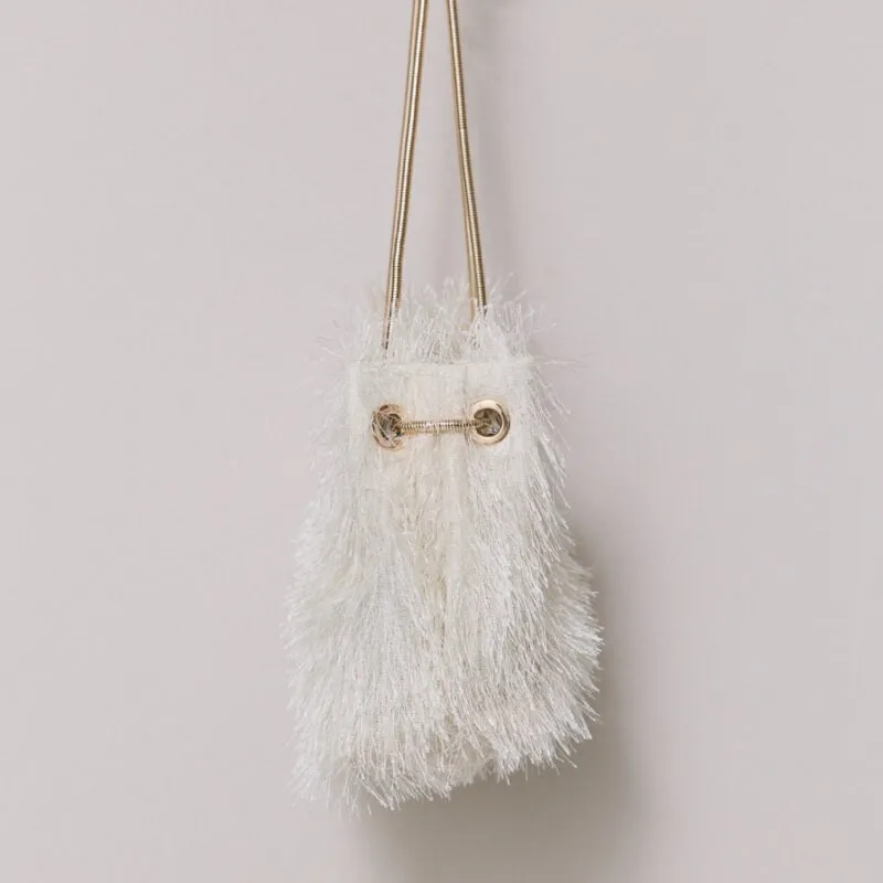 ベージュのシャギーファーバッグ