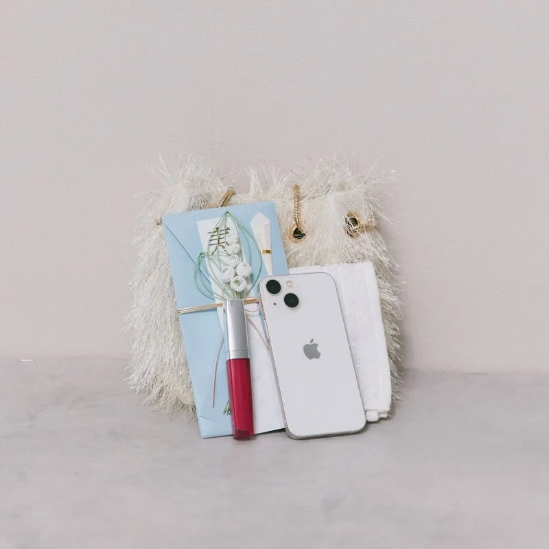 ベージュのシャギーファーバッグ