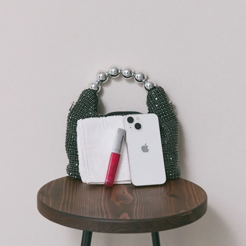 ブラックのボールハンドルバッグ