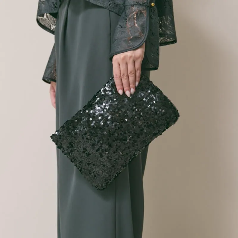 ブラックのスパンコールクラッチバッグ