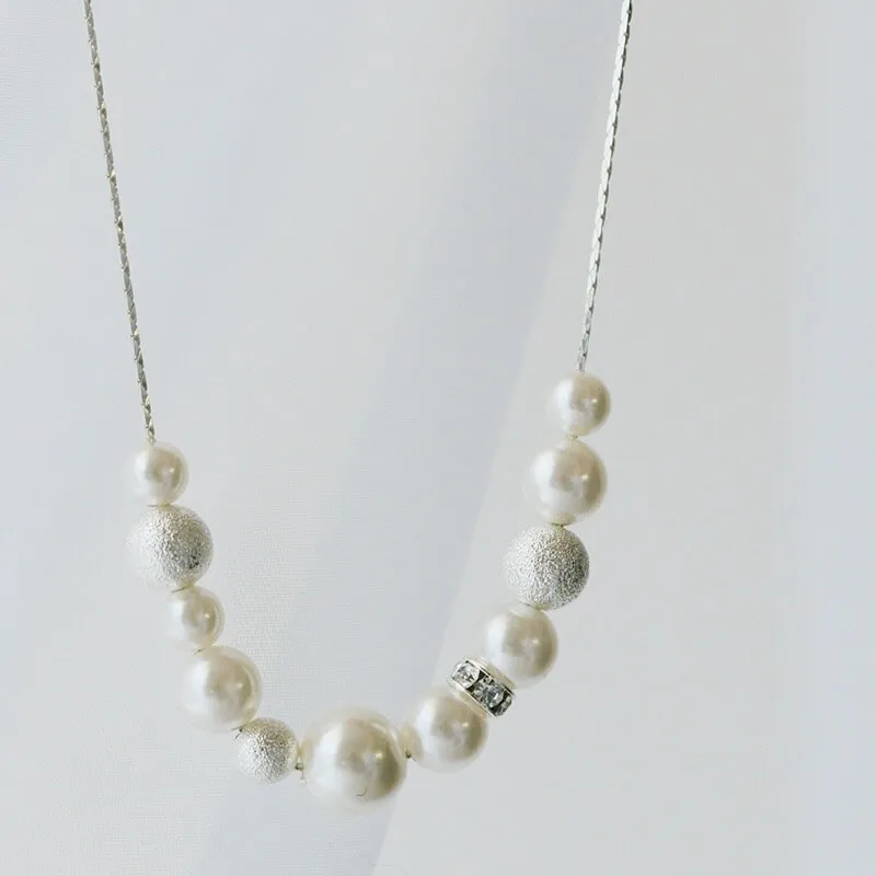 シルバーのパール×ダストボールネックレス