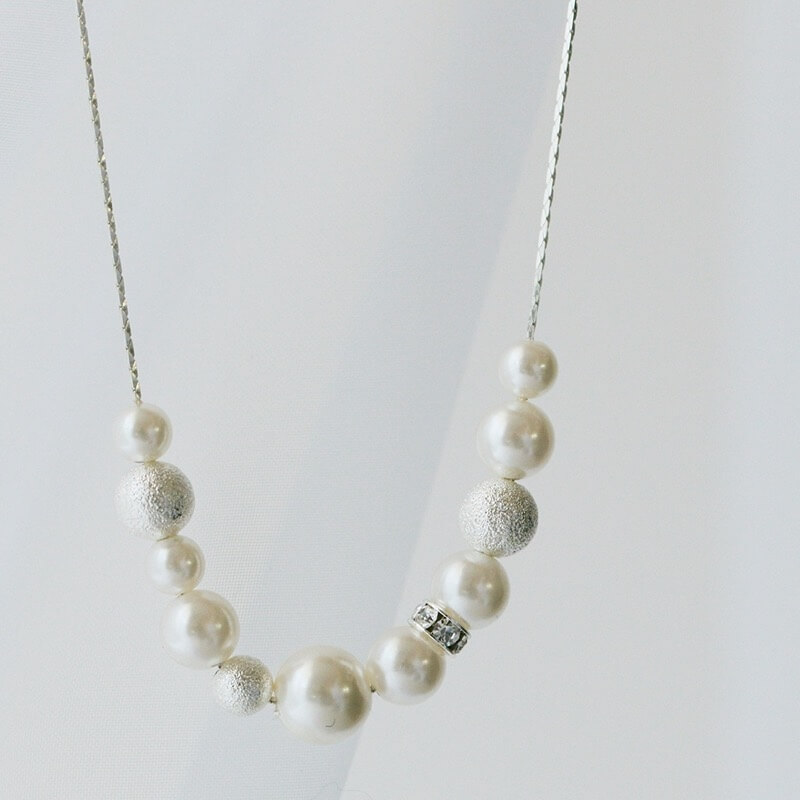 シルバーのパール×ダストボールネックレス