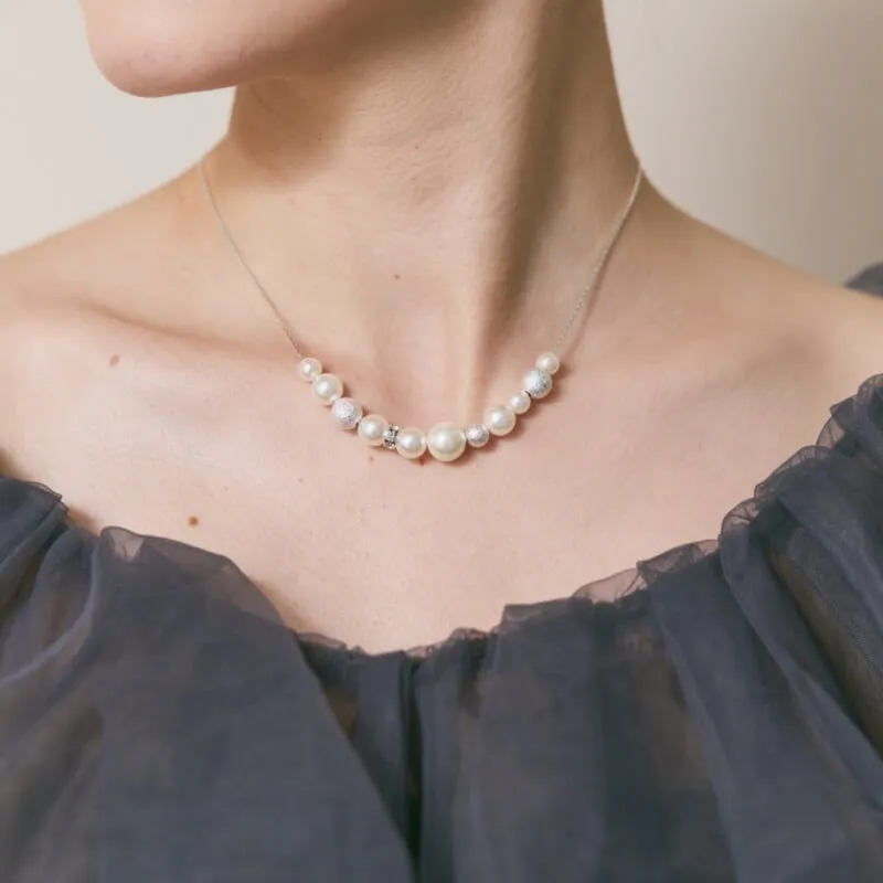 シルバーのパール×ダストボールネックレス