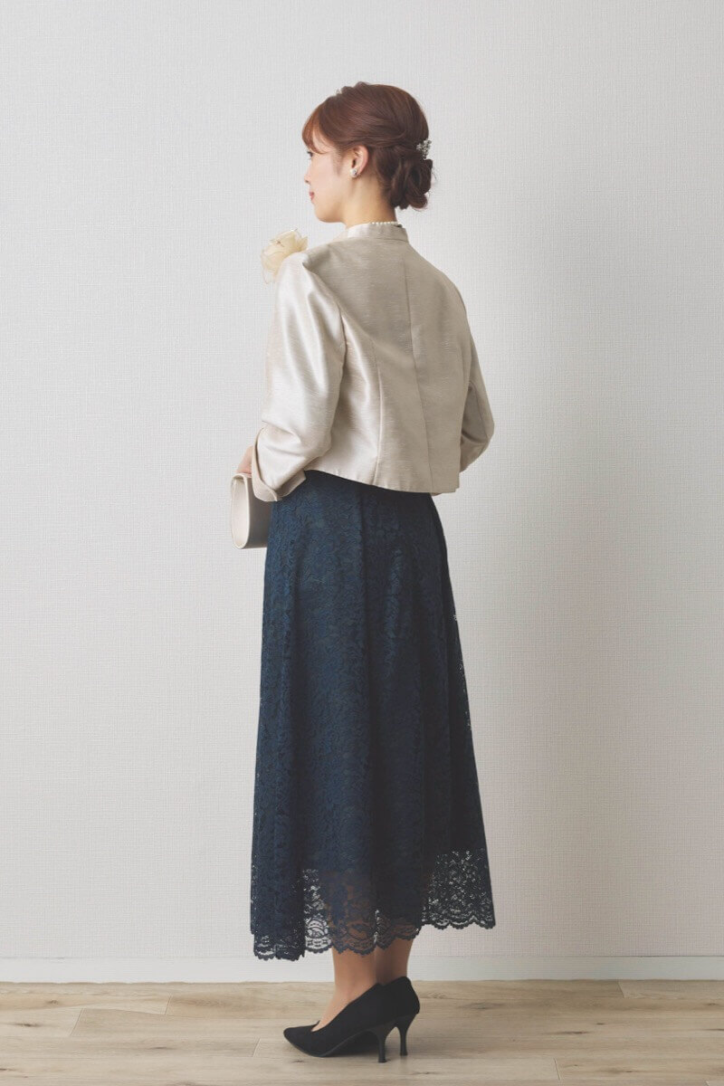 グリーンのスクエアスリーブフラワーレースドレス