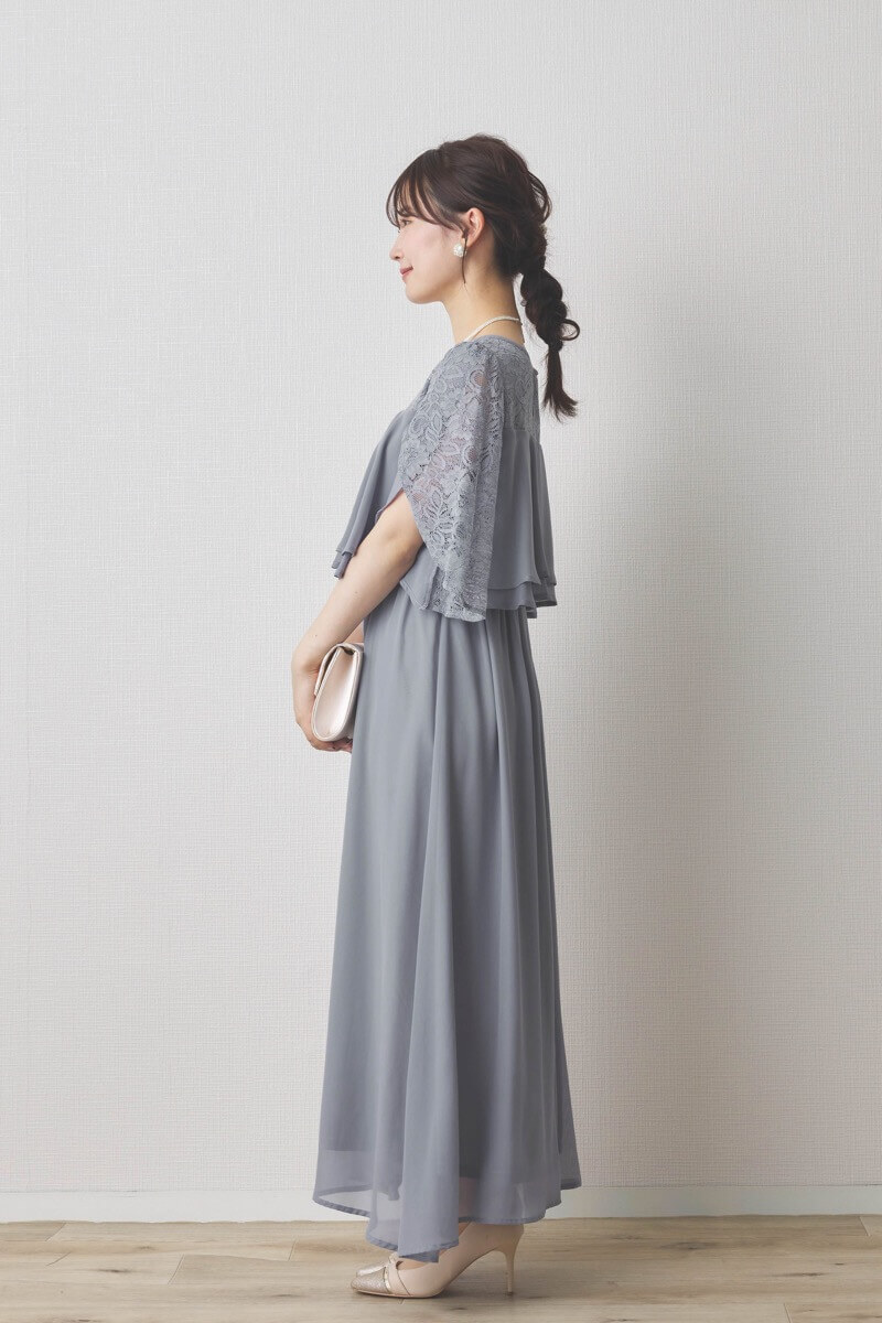 ライトグレーの授乳口付スリットスリーブドレス