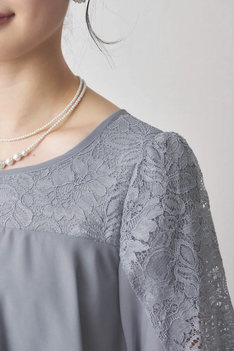 ライトグレーの授乳口付スリットスリーブドレス