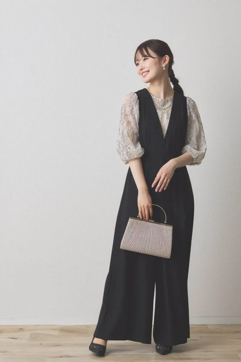 ブラックのレース袖オールインワンドレス