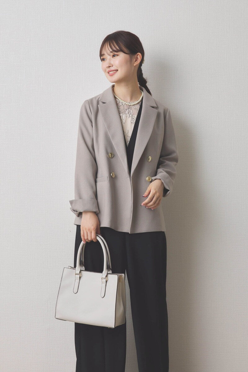 ブラックのレース袖オールインワンドレス