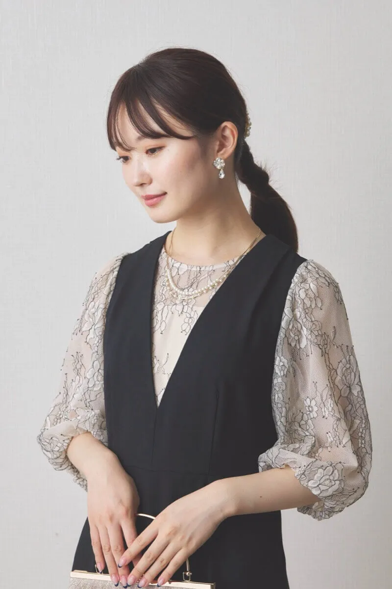 ブラックのレース袖オールインワンドレス