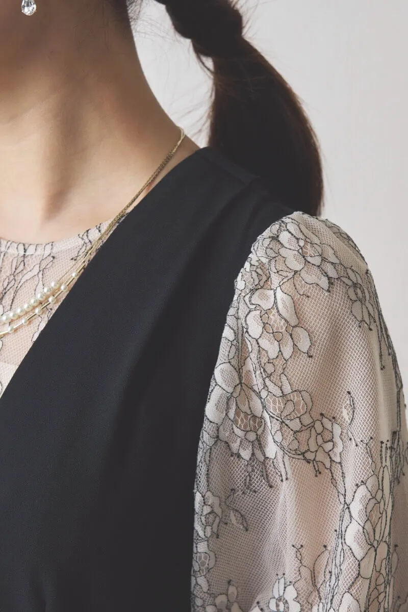 ブラックのレース袖オールインワンドレス