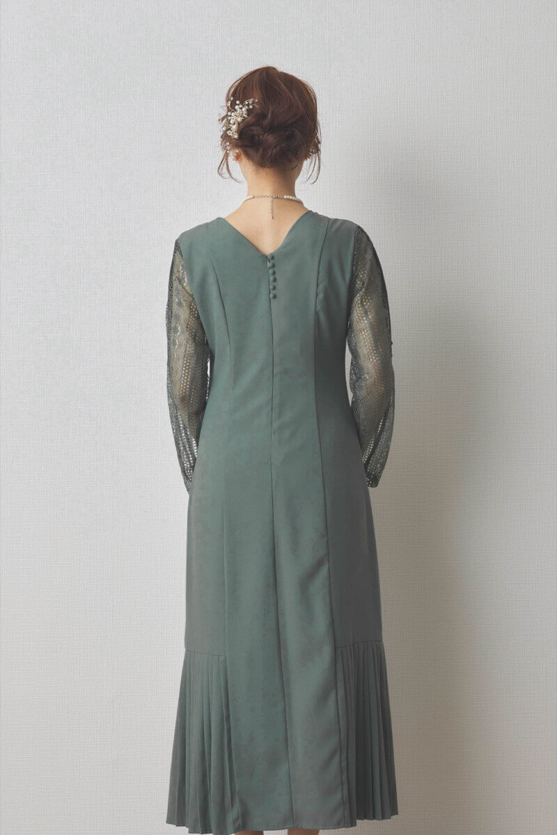 ダスティグリーンの裾プリーツマーメイドドレス