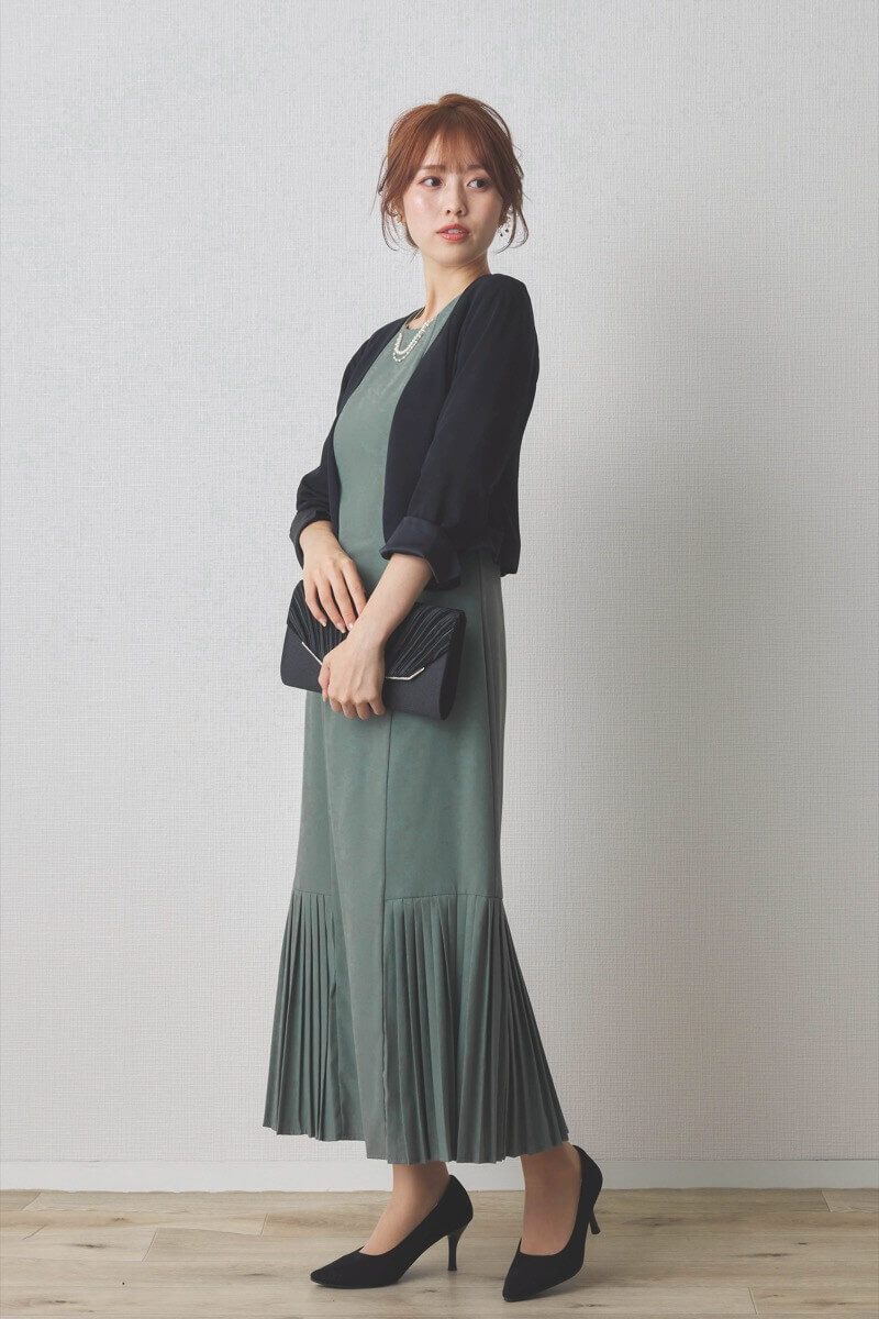 ダスティグリーンの裾プリーツマーメイドドレス