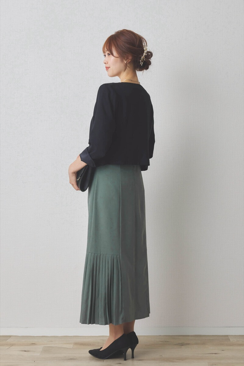 ダスティグリーンの裾プリーツマーメイドドレス