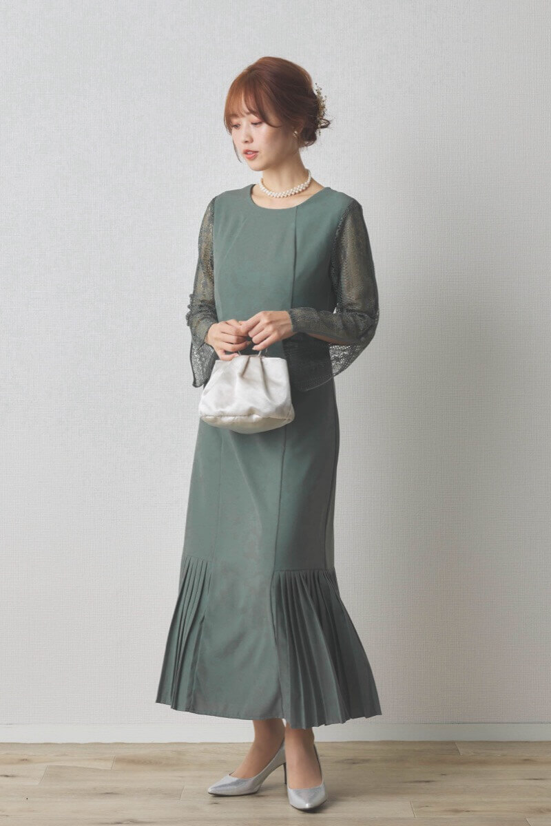 ダスティグリーンの裾プリーツマーメイドドレス