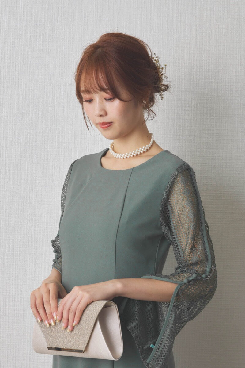 ダスティグリーンの裾プリーツマーメイドドレス