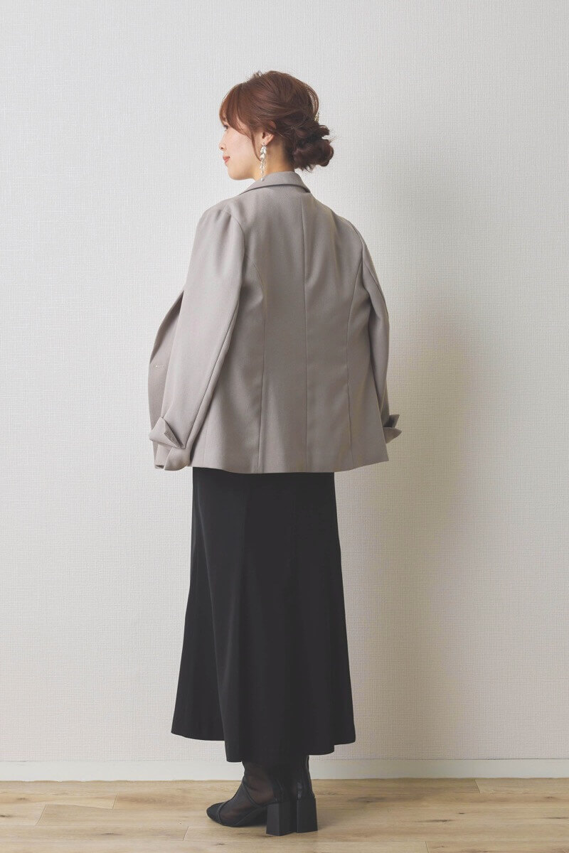 モノトーンの異素材MIXドレス