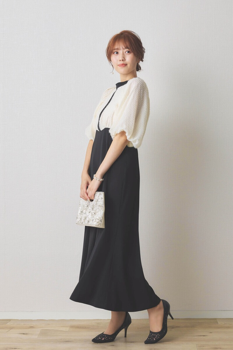 モノトーンの異素材MIXドレス