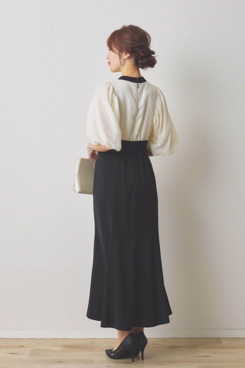 モノトーンの異素材MIXドレス