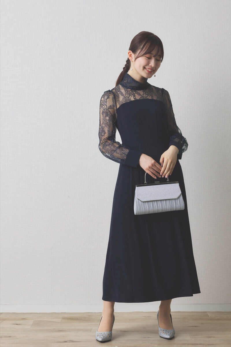 ネイビーのハイネック切替レースドレス