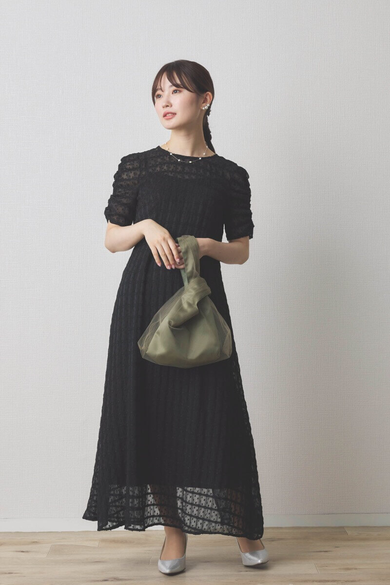 ブラックのドットドビーエプロンドレス