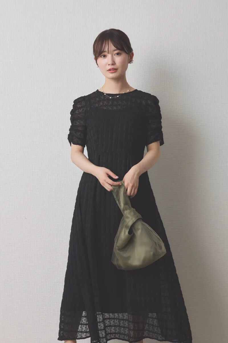 ブラックのドットドビーエプロンドレス