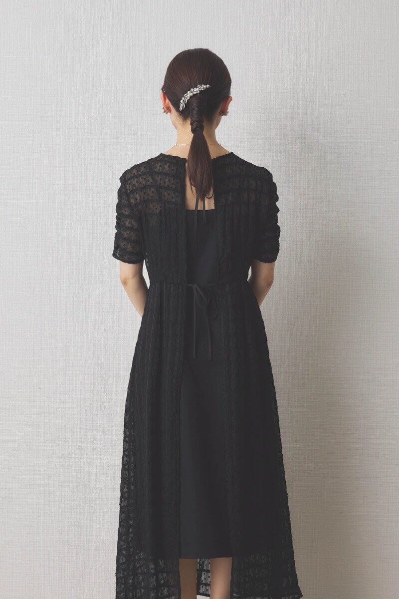 ブラックのドットドビーエプロンドレス