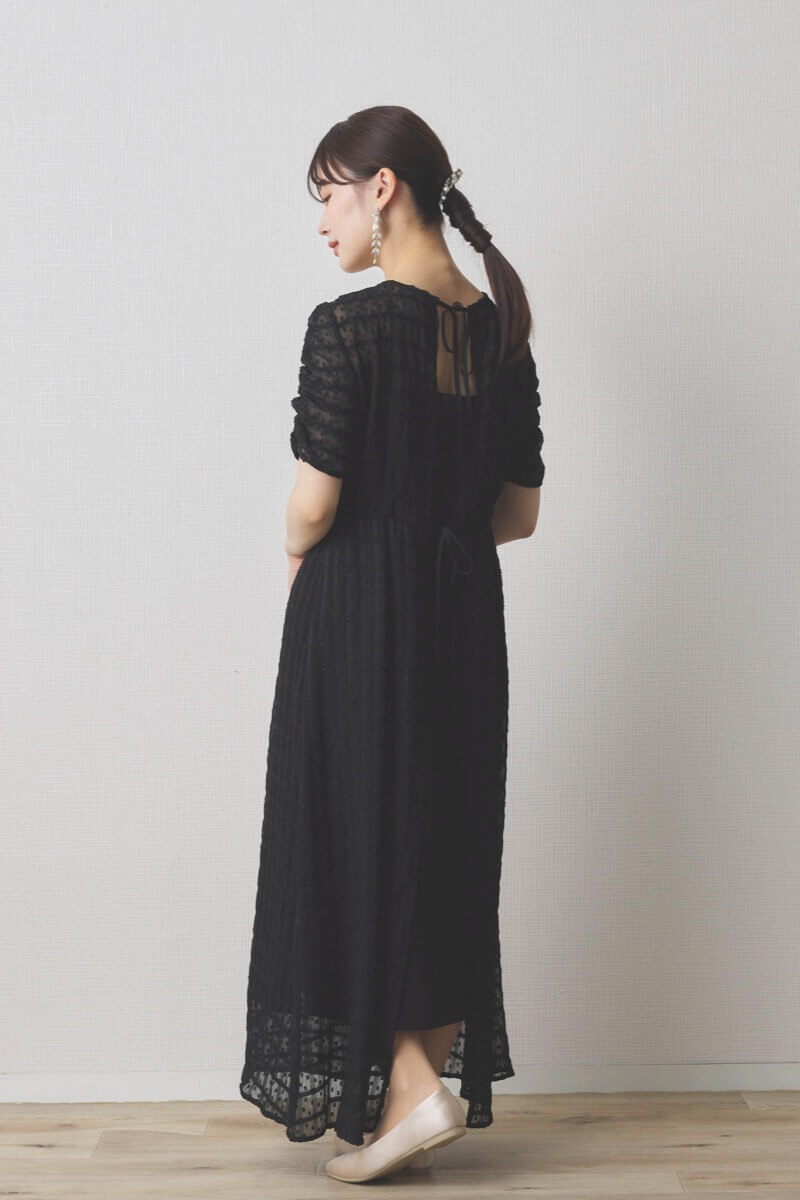 ブラックのドットドビーエプロンドレス