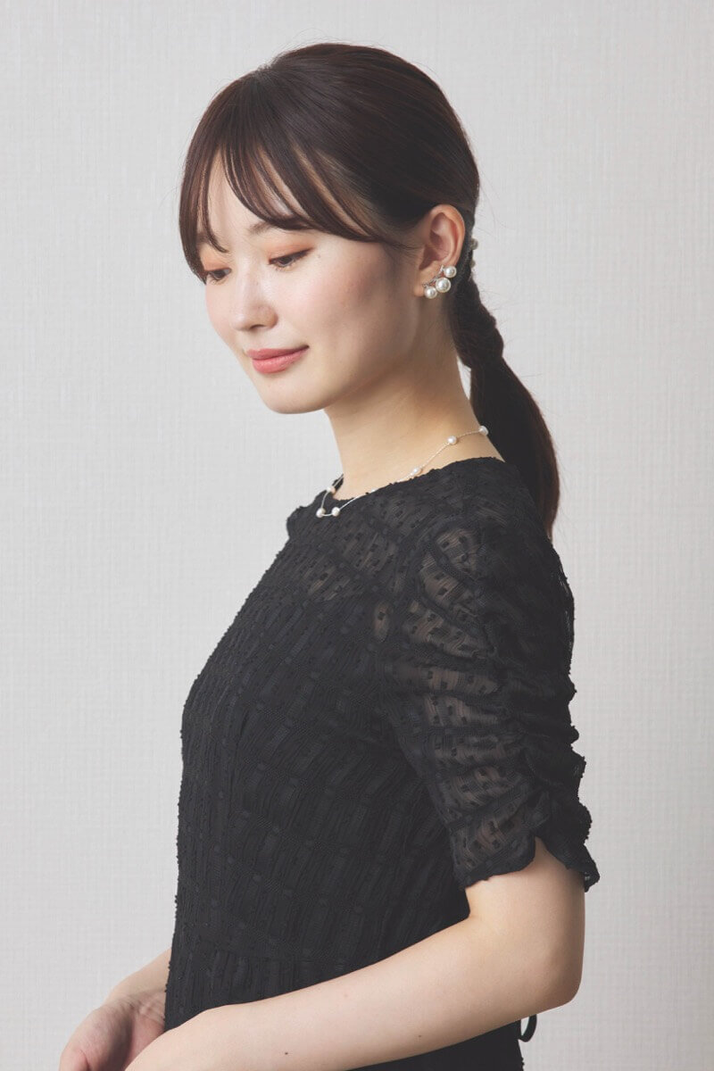 ブラックのドットドビーエプロンドレス