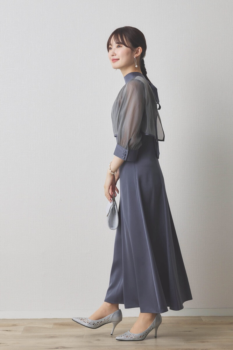 チャコールグレーのオーガンジーボレロ付きフレアドレス