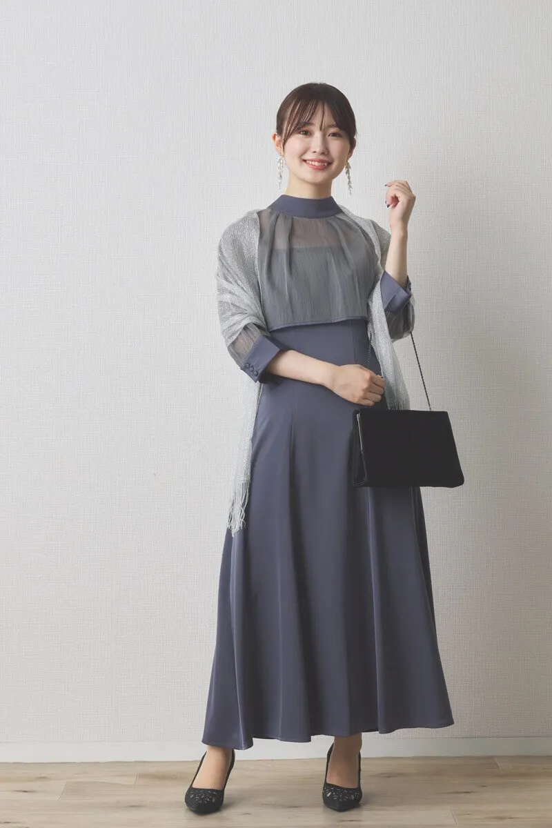 チャコールグレーのオーガンジーボレロ付きフレアドレス