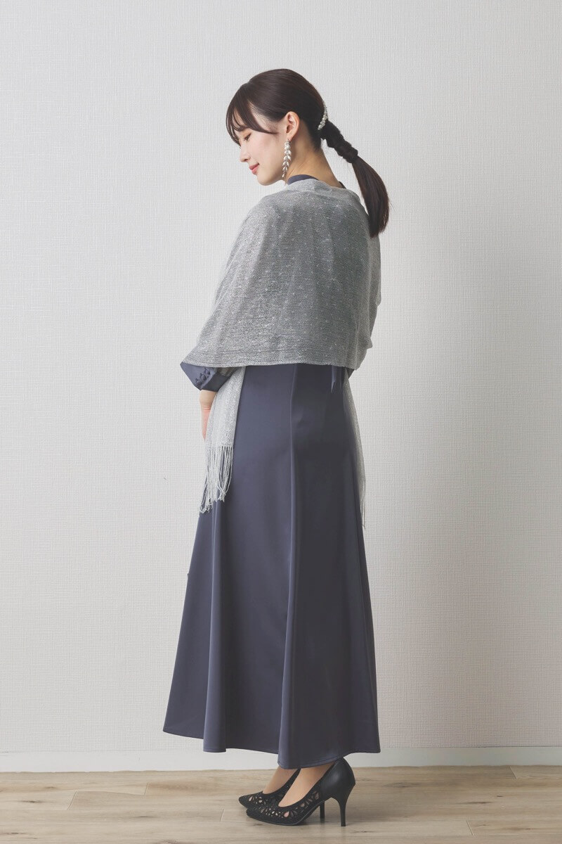 チャコールグレーのオーガンジーボレロ付きフレアドレス