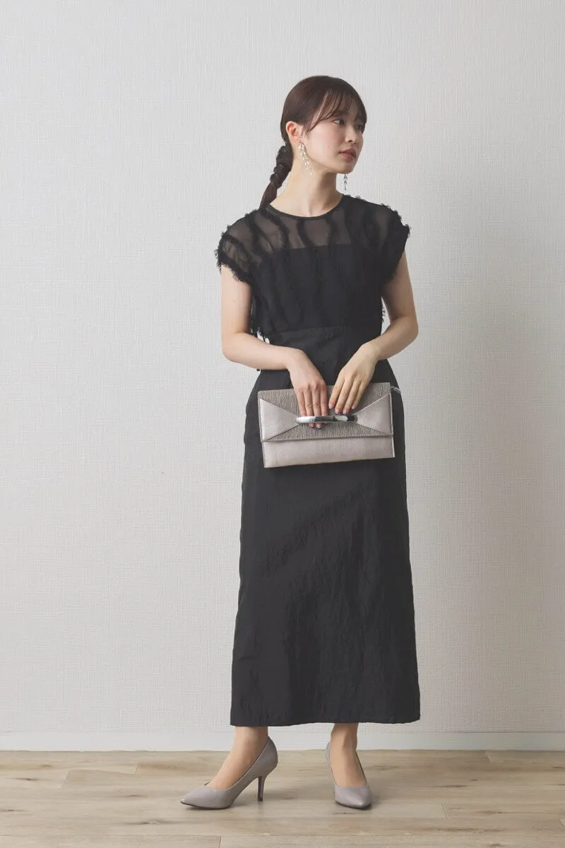 ブラックのドッキングハイウエストドレス