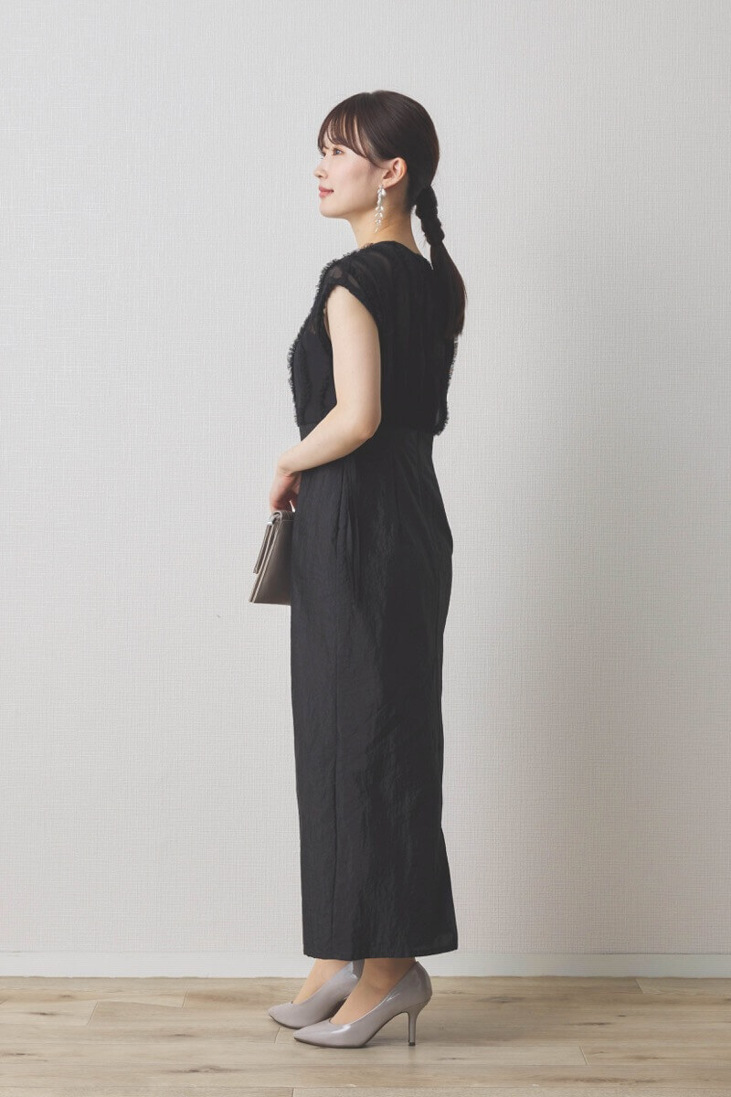 ブラックのドッキングハイウエストドレス