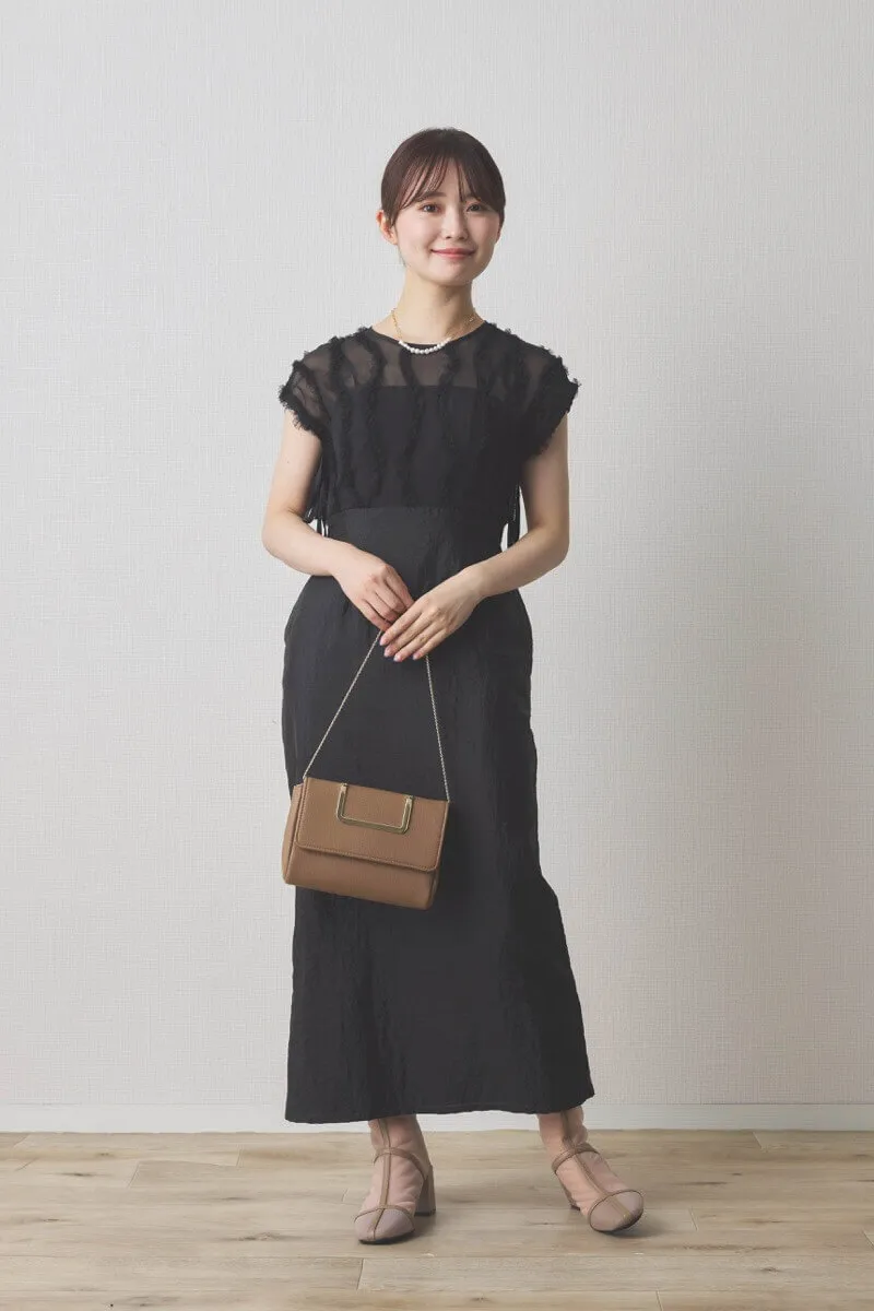 ブラックのドッキングハイウエストドレス