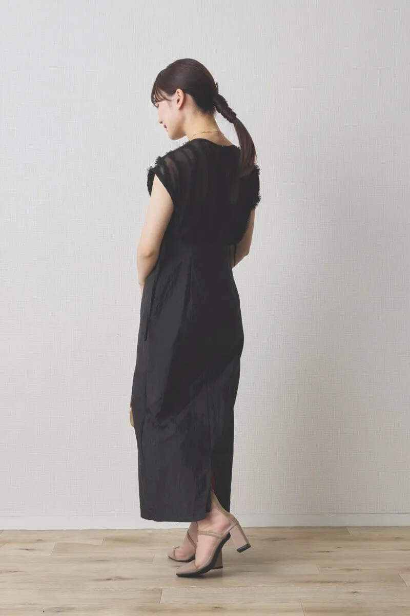 ブラックのドッキングハイウエストドレス