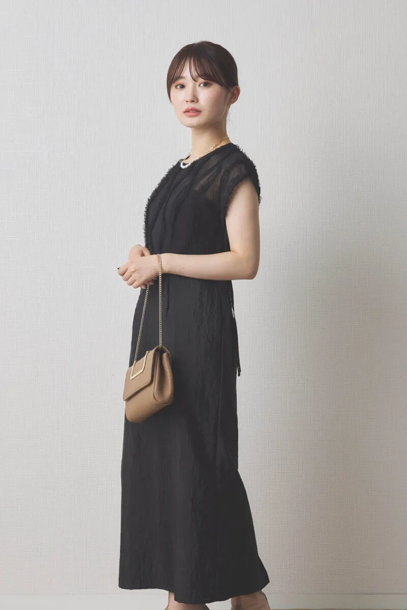 ブラックのドッキングハイウエストドレス