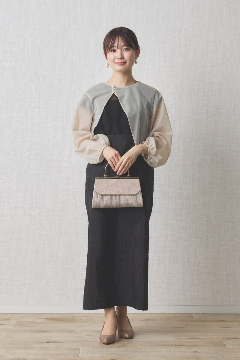 ブラックのドッキングハイウエストドレス