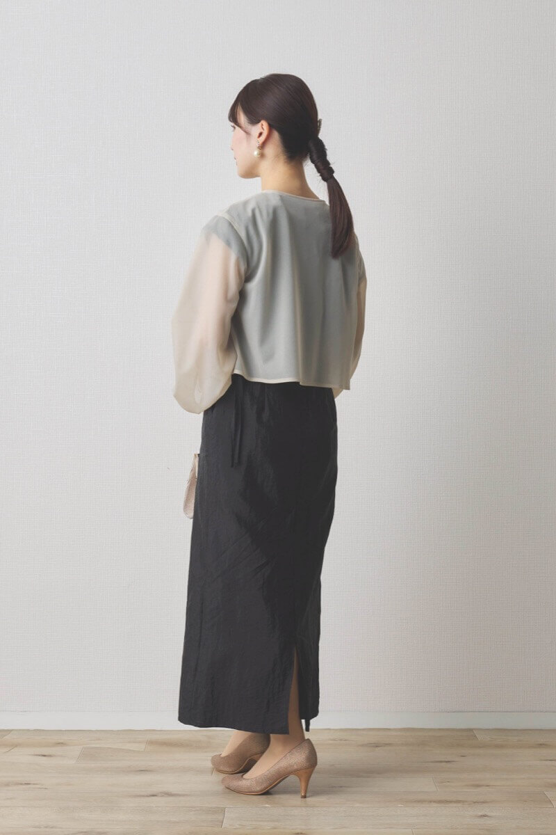 ブラックのドッキングハイウエストドレス