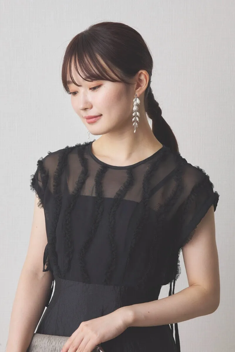 ブラックのドッキングハイウエストドレス