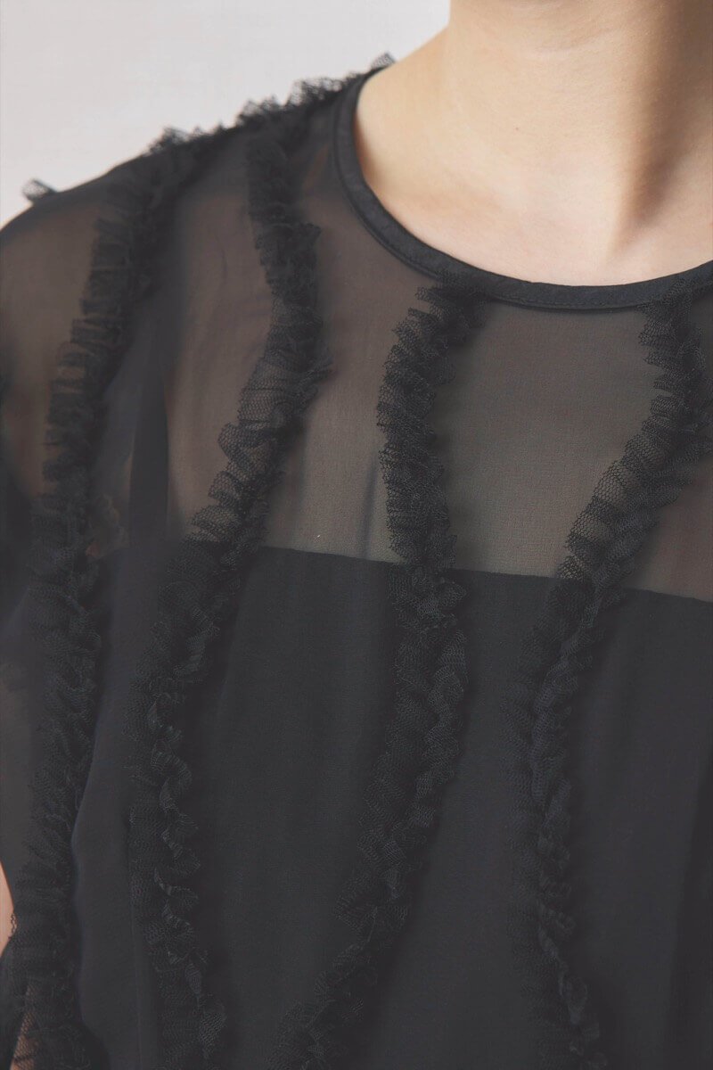 ブラックのドッキングハイウエストドレス