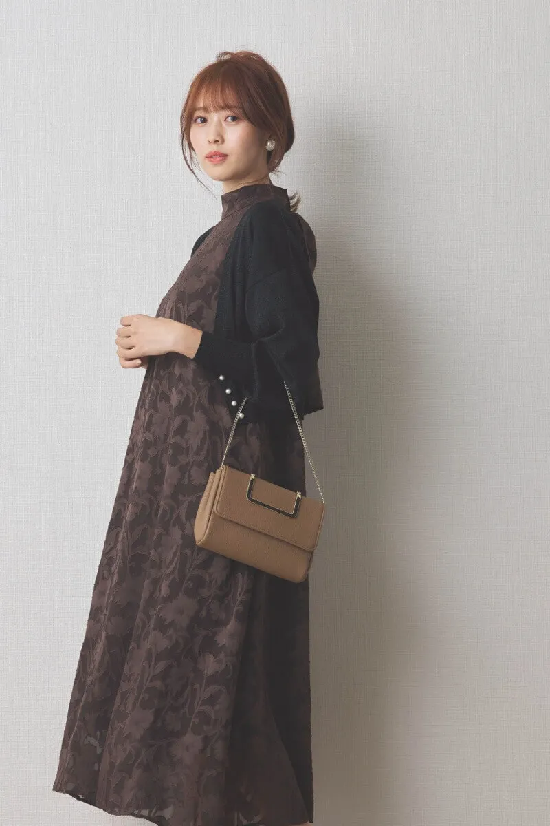 ブラウンのバックリボンジャガードドレス
