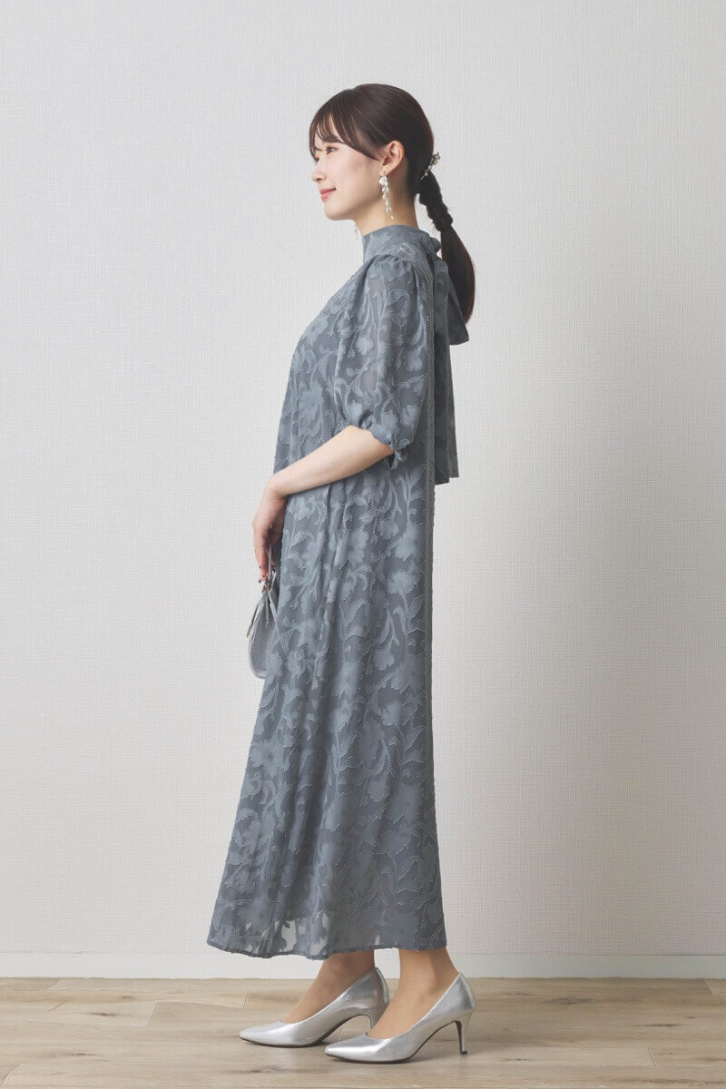 ブルーグレーのバックリボンジャガードドレス