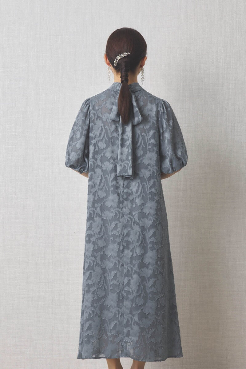 ブルーグレーのバックリボンジャガードドレス