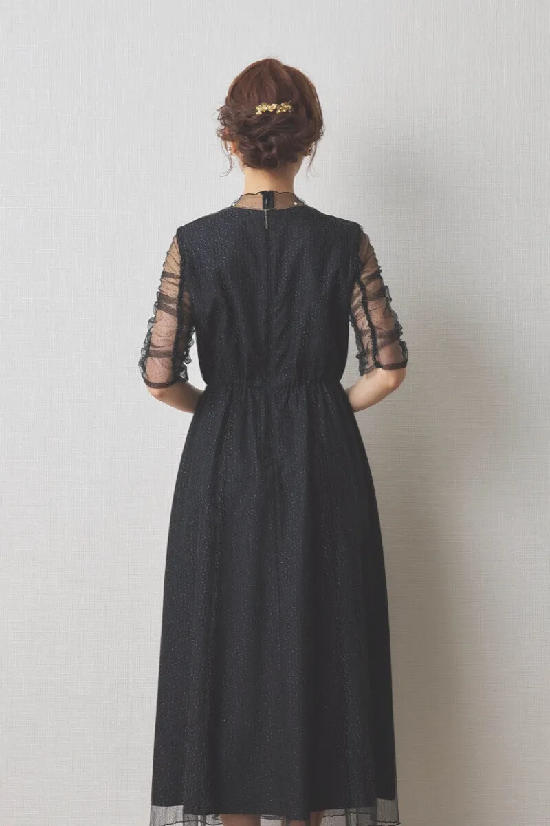ブラックのシャイニーチュールドレス