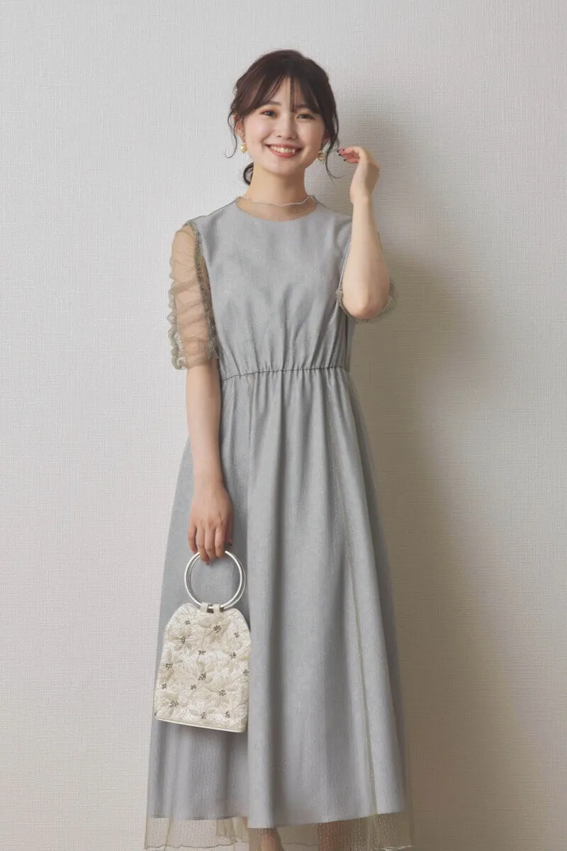 グレーのシャイニーチュールドレス