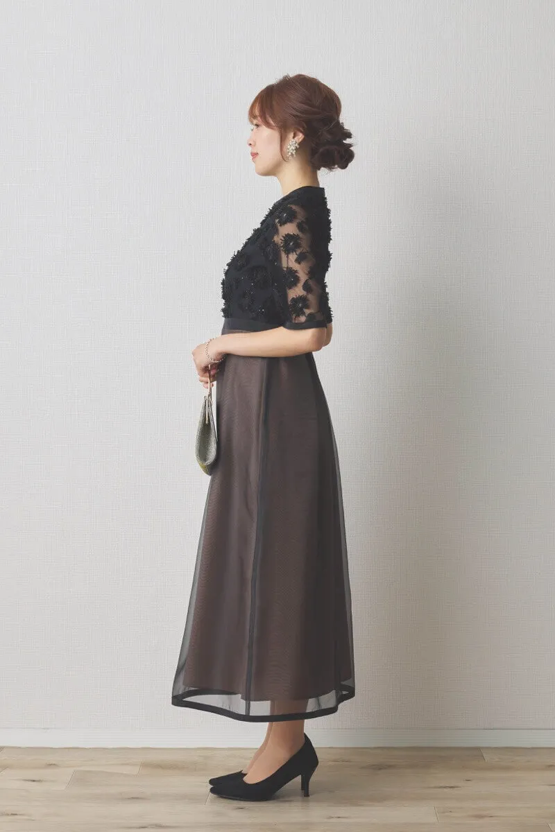 ブラック×ブラウンのエンブロイダリーミックスドレス