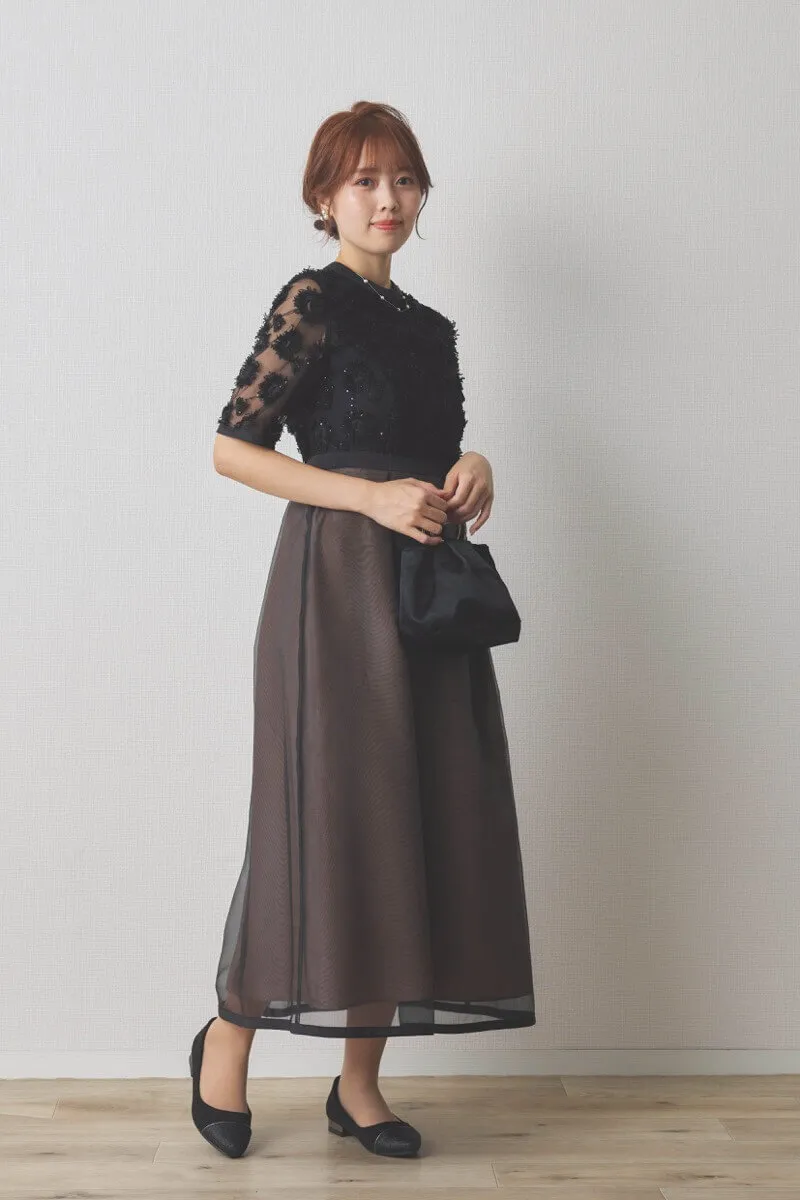 ブラック×ブラウンのエンブロイダリーミックスドレス