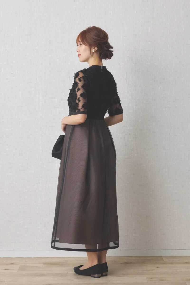 ブラック×ブラウンのエンブロイダリーミックスドレス