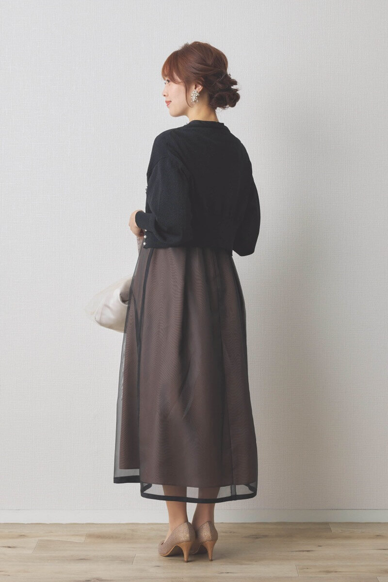 ブラック×ブラウンのエンブロイダリーミックスドレス